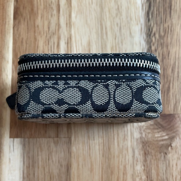 Coach Case - Picture 2 of 7